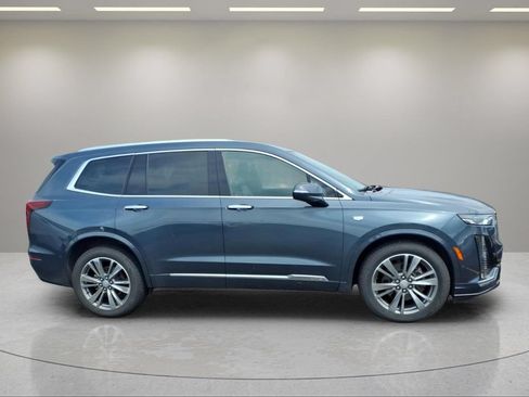 Used 2021 Cadillac XT6 Premium Luxury AWD/4WD image 2