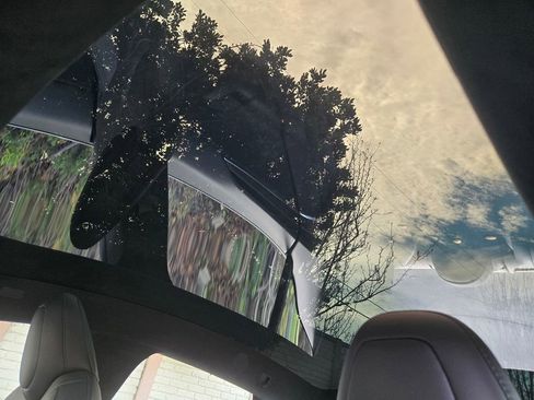 Used 2023 Tesla Model S Standard Range image 19