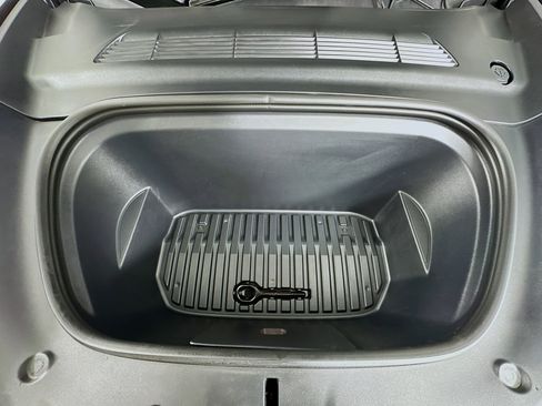 Used 2022 Tesla Model Y Performance image 32