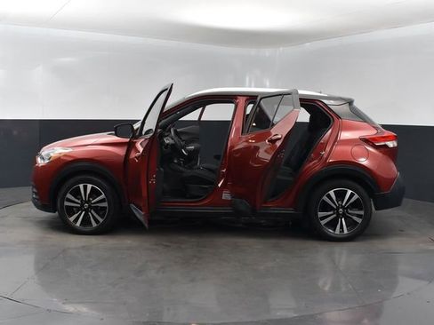 Used 2019 Nissan Kicks SV FWD image 29