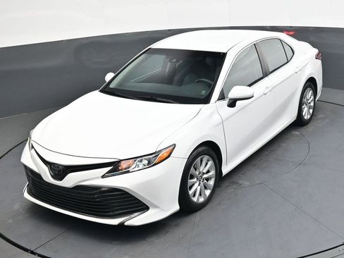 Used 2018 Toyota Camry LE FWD image 22