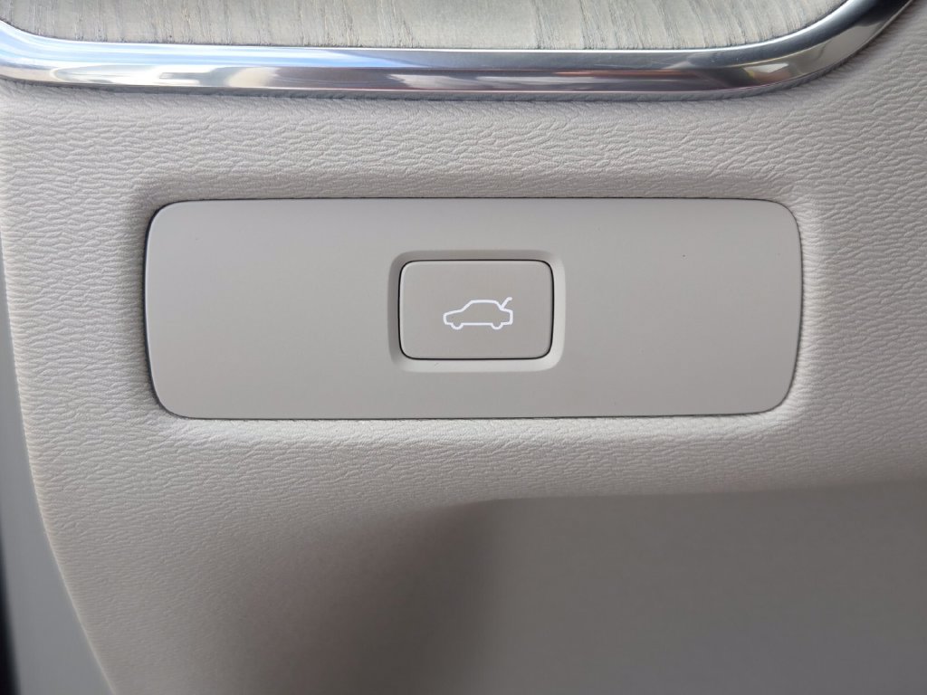 Used 2023 Volvo XC60 B5 Plus w/ Protection Package Premier AWD/4WD image 26