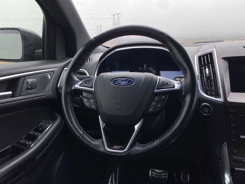 Used 2019 Ford Edge ST image 30