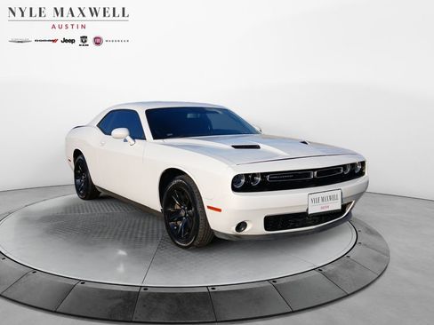 Used 2023 Dodge Challenger SXT RWD image 2