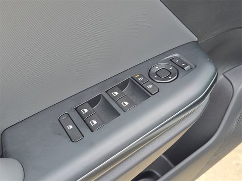 New 2025 Kia K4 LXS image 21