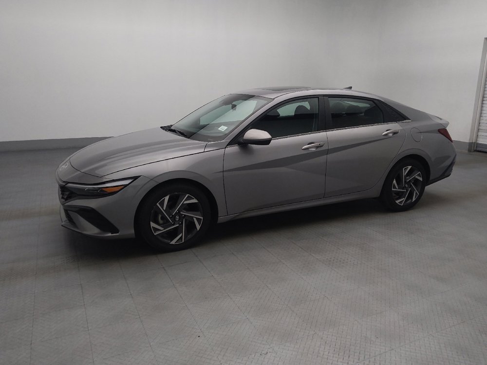 Used 2025 Hyundai Elantra SEL FWD image 2