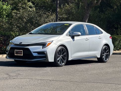 Used 2023 Toyota Corolla SE w/ Carpet Mat Package (TMS) FWD image 9