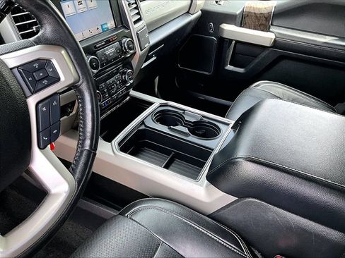 Used 2017 Ford F250 Lariat w/ Lariat Value Package AWD/4WD image 22