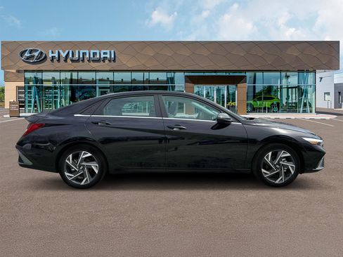 New 2025 Hyundai Elantra Limited FWD image 8