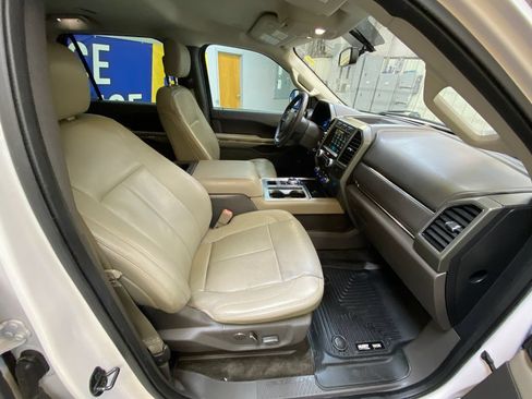 Used 2018 Ford Expedition Max XLT w/ Equipment Group 202A RWD image 27