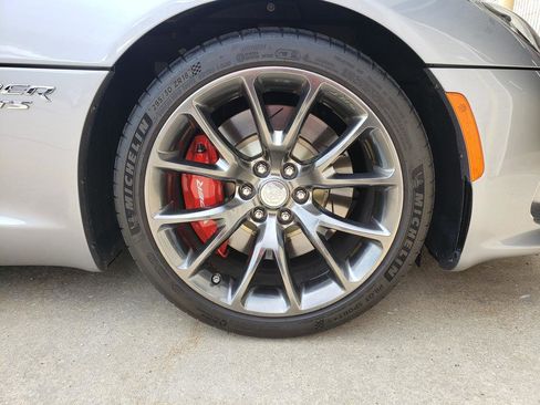 Used 2017 Dodge Viper GTS RWD image 13