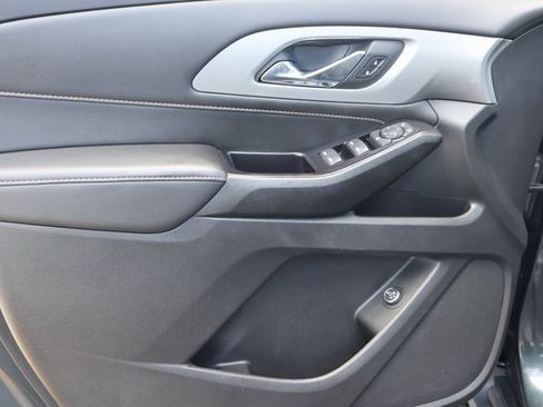 Used 2020 Chevrolet Traverse LT image 8