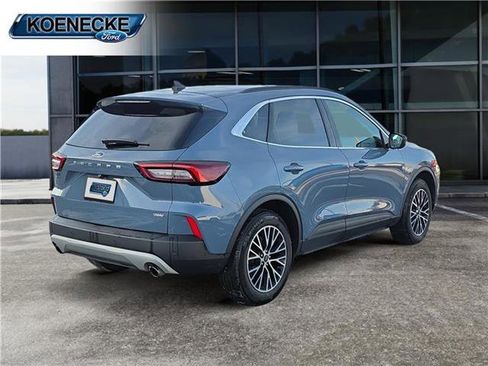 Used 2025 Ford Escape SE image 5