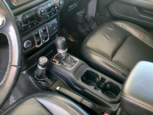Used 2020 Jeep Wrangler Unlimited Sahara AWD/4WD image 17