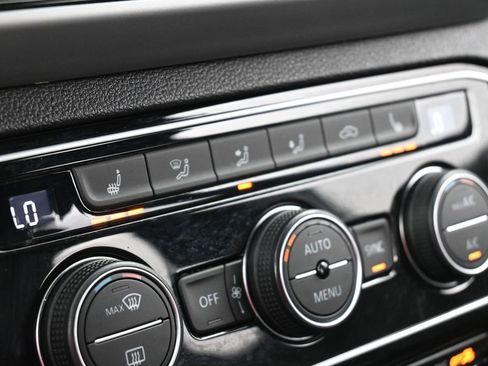 Used 2022 Volkswagen Atlas Cross Sport SE w/ Black Wheel Package image 27