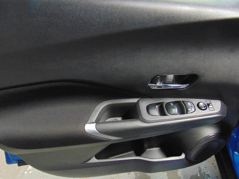 Used 2023 Nissan Kicks SV w/ Interior Electronics Package FWD image 8