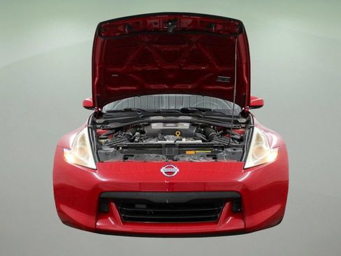 Used 2009 Nissan 370Z Touring RWD image 32