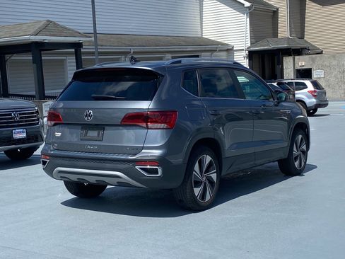 Certified 2023 Volkswagen Taos SE w/ Panoramic Sunroof Package AWD/4WD image 3