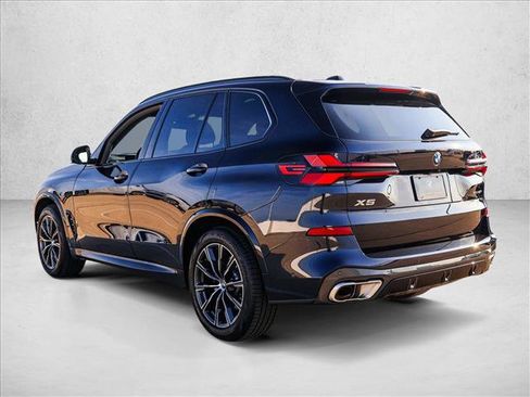 Used 2025 BMW X5 xDrive40i w/ M Sport Package AWD/4WD image 7