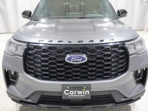 Used 2025 Ford Explorer ST-Line w/ ST-Line Street Pack AWD/4WD image 8