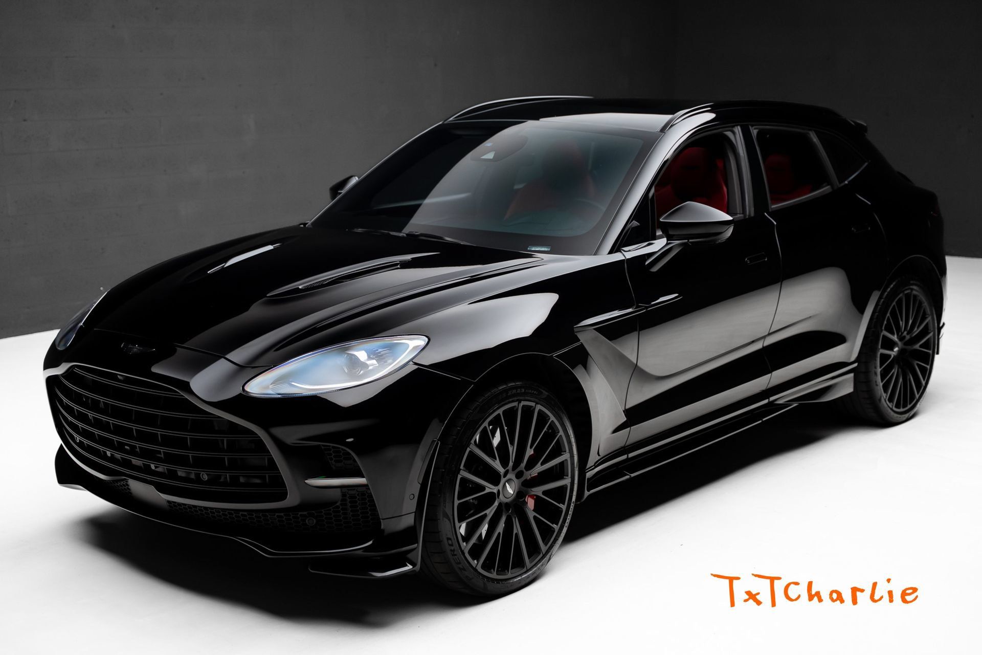 Used 2023 Aston Martin DBX 707 AWD/4WD image 1