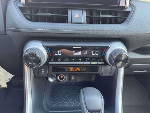 Used 2025 Toyota RAV4 LE AWD/4WD image 31