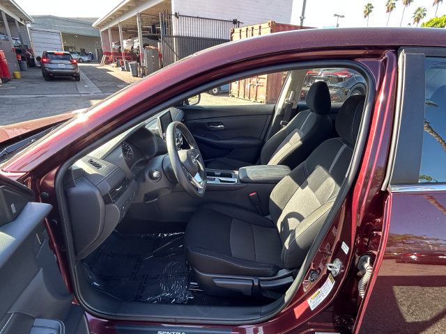 Used 2025 Nissan Sentra SV FWD image 17