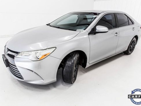 Used 2017 Toyota Camry LE image 2