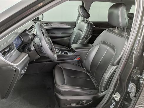Used 2024 Jeep Grand Cherokee Limited AWD/4WD image 20