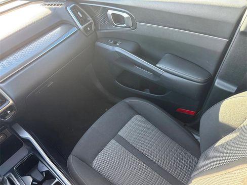 Used 2023 Kia Sorento LX image 15