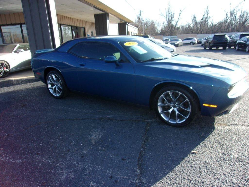 Used 2020 Dodge Challenger SXT w/ Plus Package RWD image 4