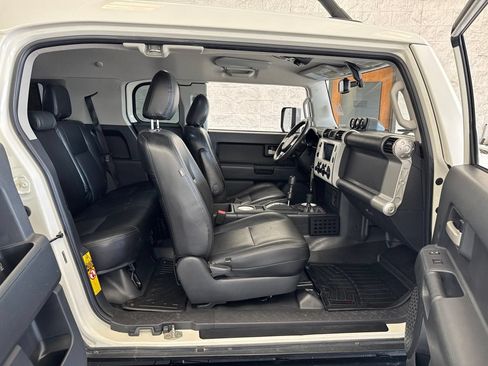 Used 2014 Toyota FJ Cruiser 4WD w/ Convenience Package image 41