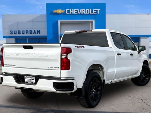 Used 2023 Chevrolet Silverado 1500 Custom image 2