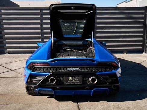 Used 2020 Lamborghini Huracan EVO image 17