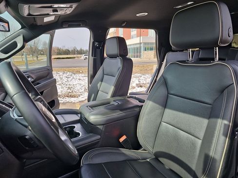 Used 2023 GMC Yukon SLT image 17