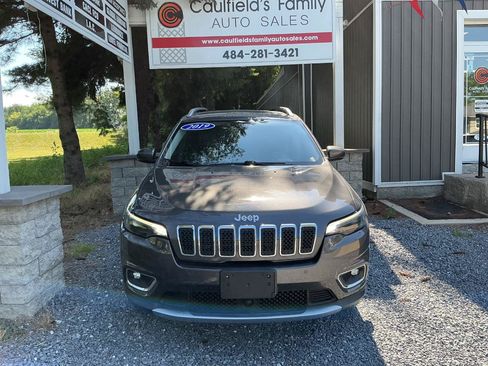 Used 2019 Jeep Cherokee Limited w/ Technology Group AWD/4WD image 2