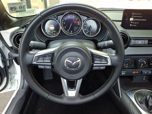 Used 2024 MAZDA MX-5 Miata RF Club RWD image 17