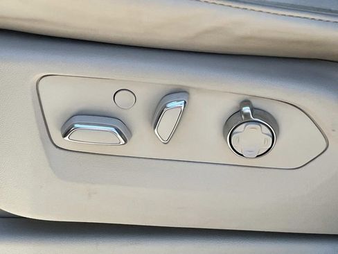 Used 2022 Cadillac Escalade Premium Luxury Platinum w/ LPO, Radiant Package AWD/4WD image 28
