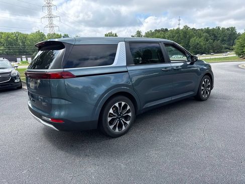 Used 2023 Kia Carnival EX FWD image 5