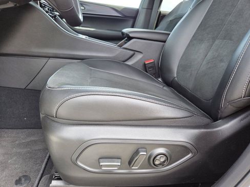 New 2025 Jeep Grand Cherokee Altitude RWD image 18