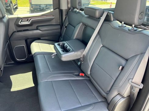 Used 2025 GMC Sierra 1500 SLT AWD/4WD image 25