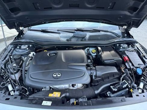 Used 2017 INFINITI QX30 Premium w/ Navigation Package FWD image 32