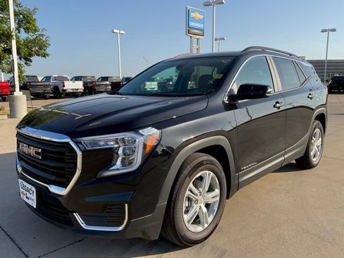 Used 2023 GMC Terrain SLE w/ Driver Convenience Package FWD image 1