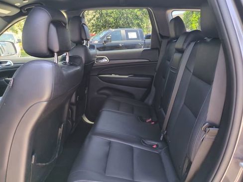 Used 2019 Jeep Grand Cherokee Laredo w/ Laredo X Package RWD image 16