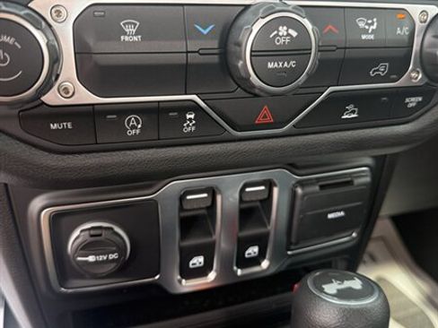 Used 2025 Jeep Wrangler Sport AWD/4WD image 20