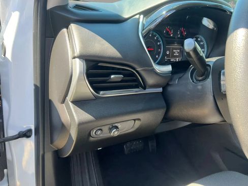 Used 2019 Chevrolet Traverse LS FWD image 13