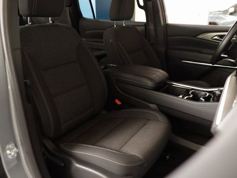 Used 2025 Chevrolet Traverse LT image 33