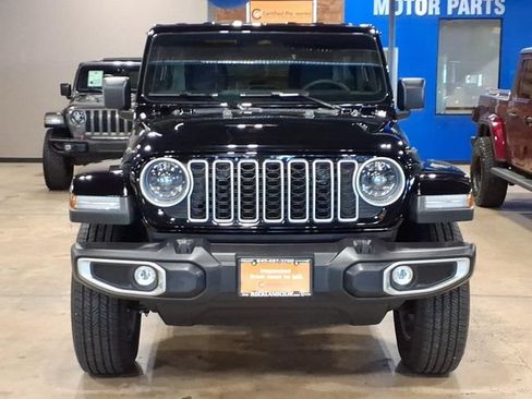 Used 2026 Jeep Wrangler Unlimited Sahara AWD/4WD image 3