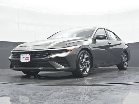 Used 2025 Hyundai Elantra Sport FWD image 25