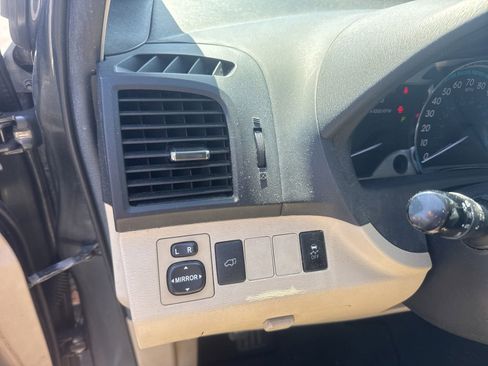 Used 2011 Toyota Venza w/ Premium Pkg #2 FWD image 10